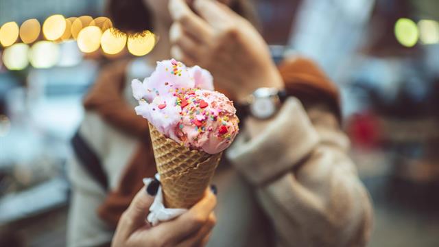 Sladká letní osvěžení: na co si dát pozor při výběru zmrzliny a ledové tříště?