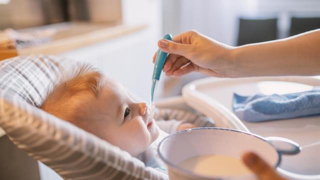 Zavádění lepku do stravy u kojenců